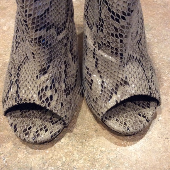 HOTSOLES LONDON REPTILE PRINT PEEP TOE HEELS - Picture 3 of 8